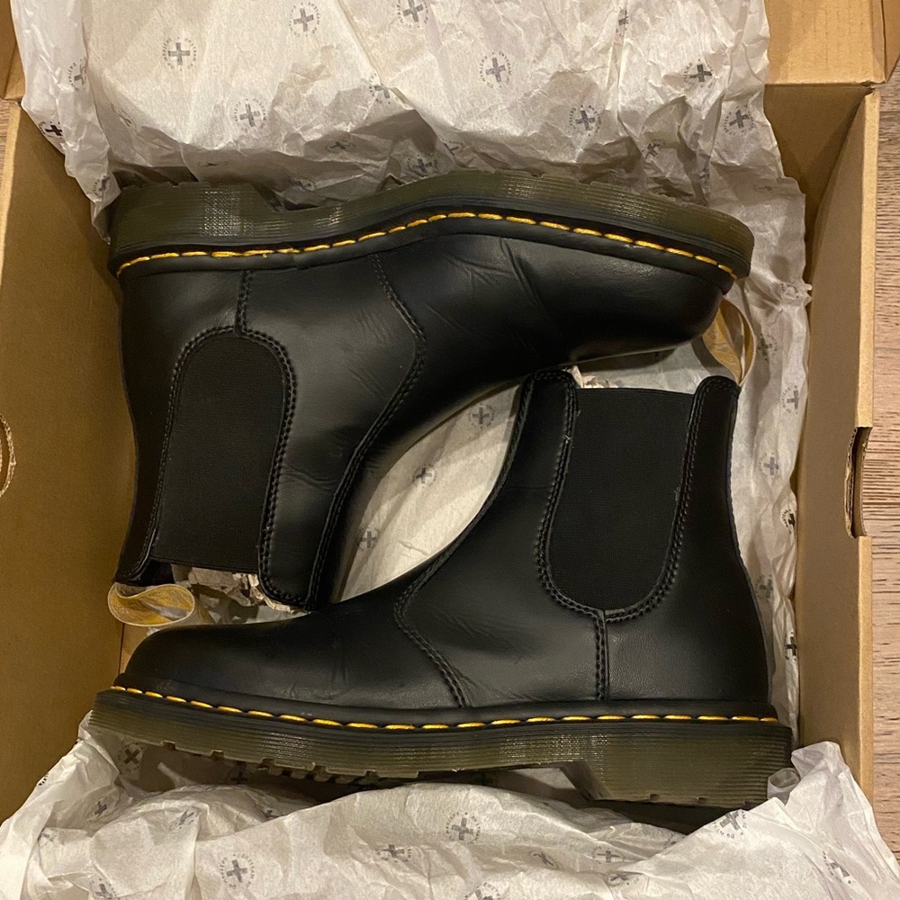 DR. MARTENS Vegan Chelsea Boot